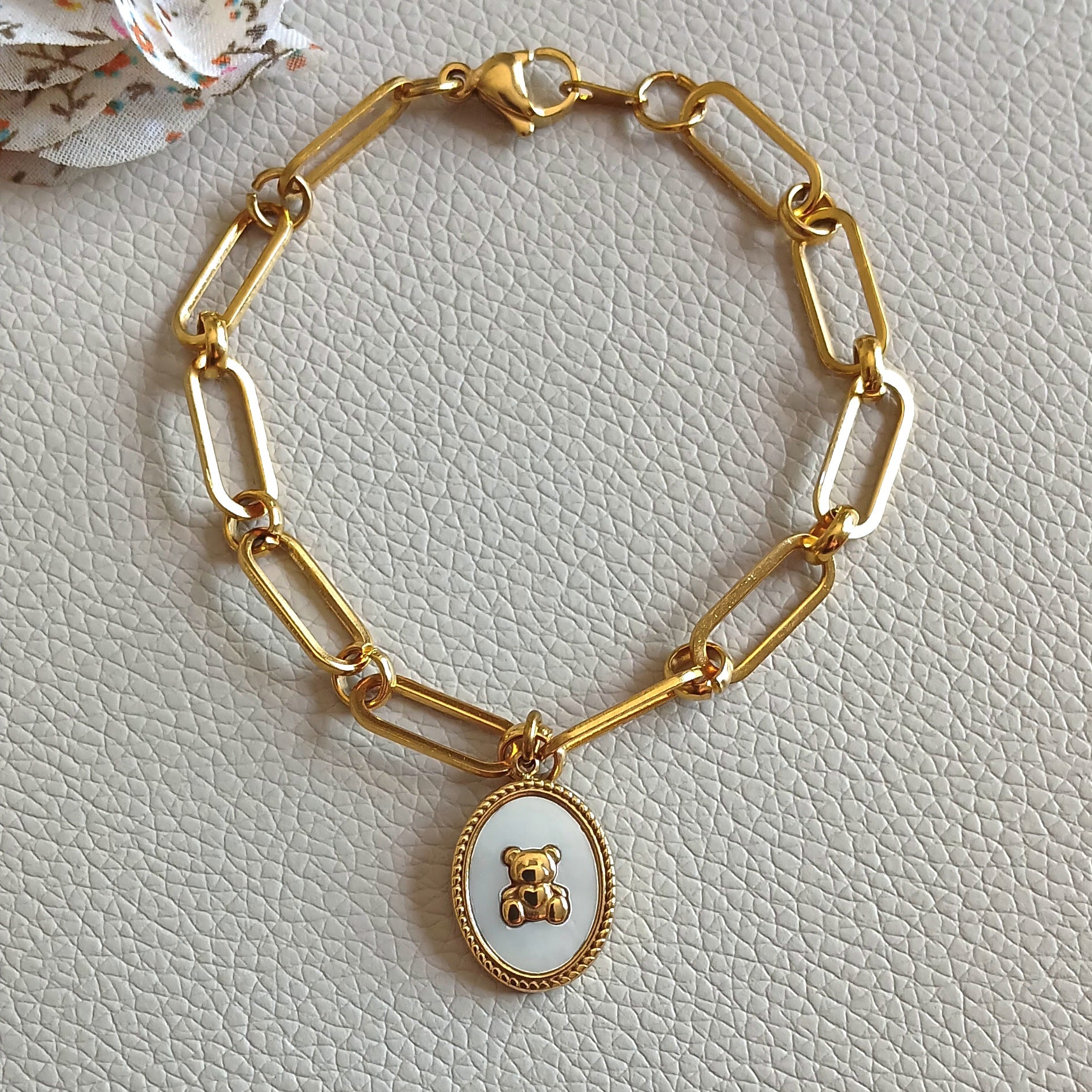 Mother-of-pearl medal chain bracelet