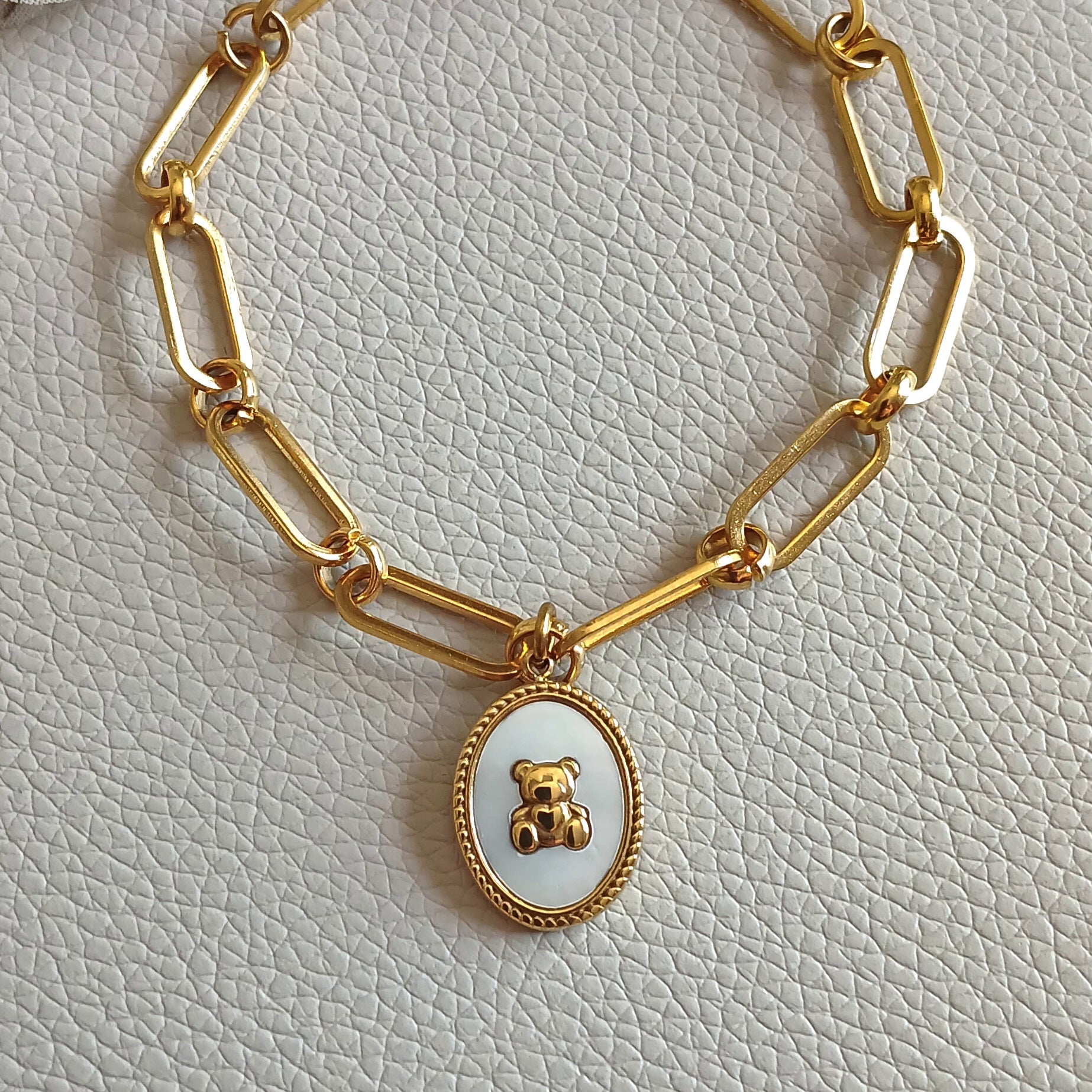 Mother-of-pearl medal chain bracelet