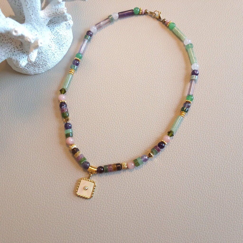 Mother-of-pearl pendant necklace