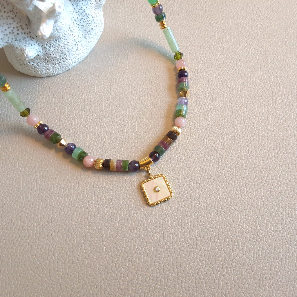 Mother-of-pearl pendant necklace