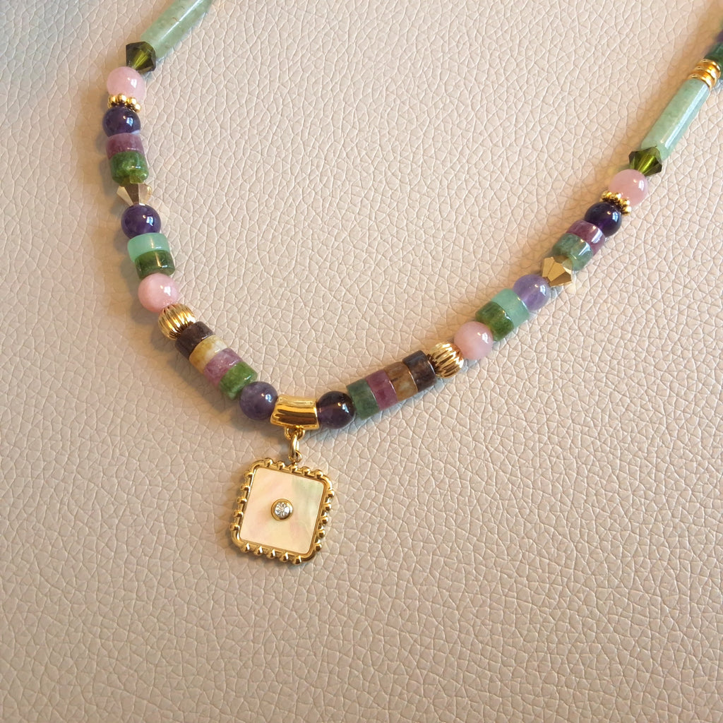 Mother-of-pearl pendant necklace